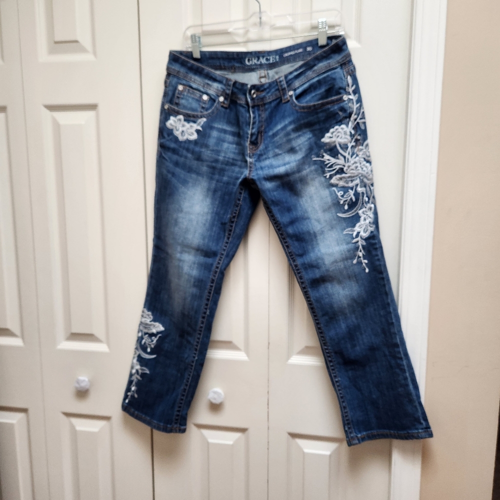 Grace in LA Blue Cropped Denim Jeans Capris with White Embroidery Size 30